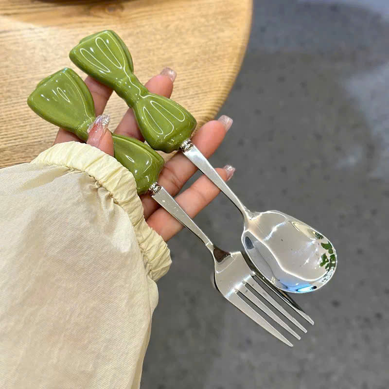 Thìa dĩa hình nơ