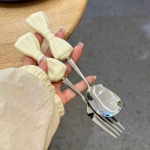 Thìa dĩa hình nơ